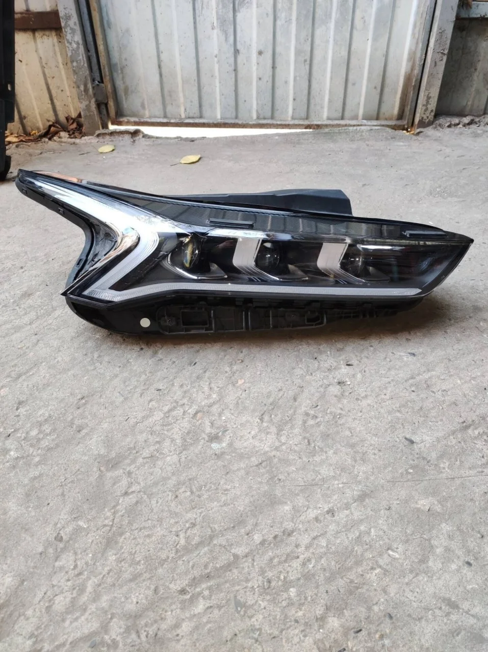 Блок фары Kia K5 92102L2100, правый