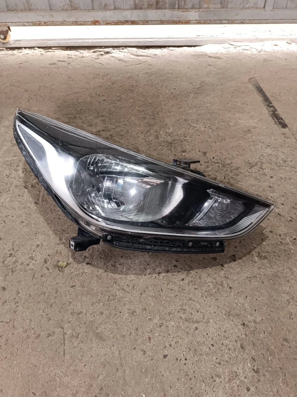 Блок фары Hyundai Solaris 92102H5000, правый