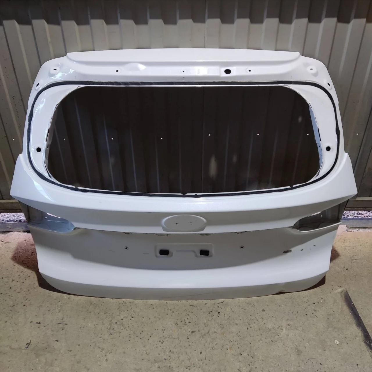 Крышка багажника Hyundai Santa Fe 4 2018-2021 72800S1100