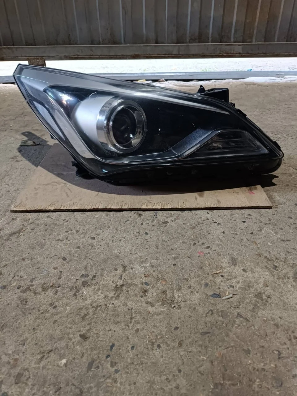Блок фары Hyundai Solaris 921024L700, правый