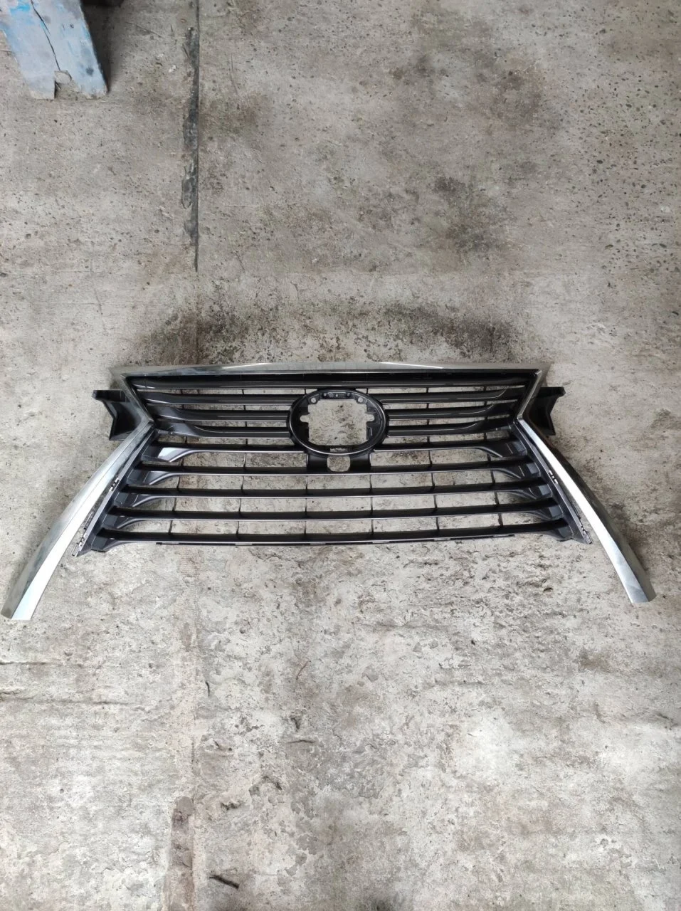 Декоративная решетка радиатора Lexus Rx 5311148320