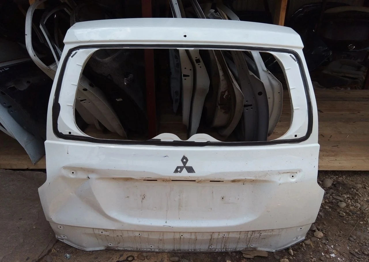 Дверь Mitsubishi Pajero Sport 3 5801B685, задняя