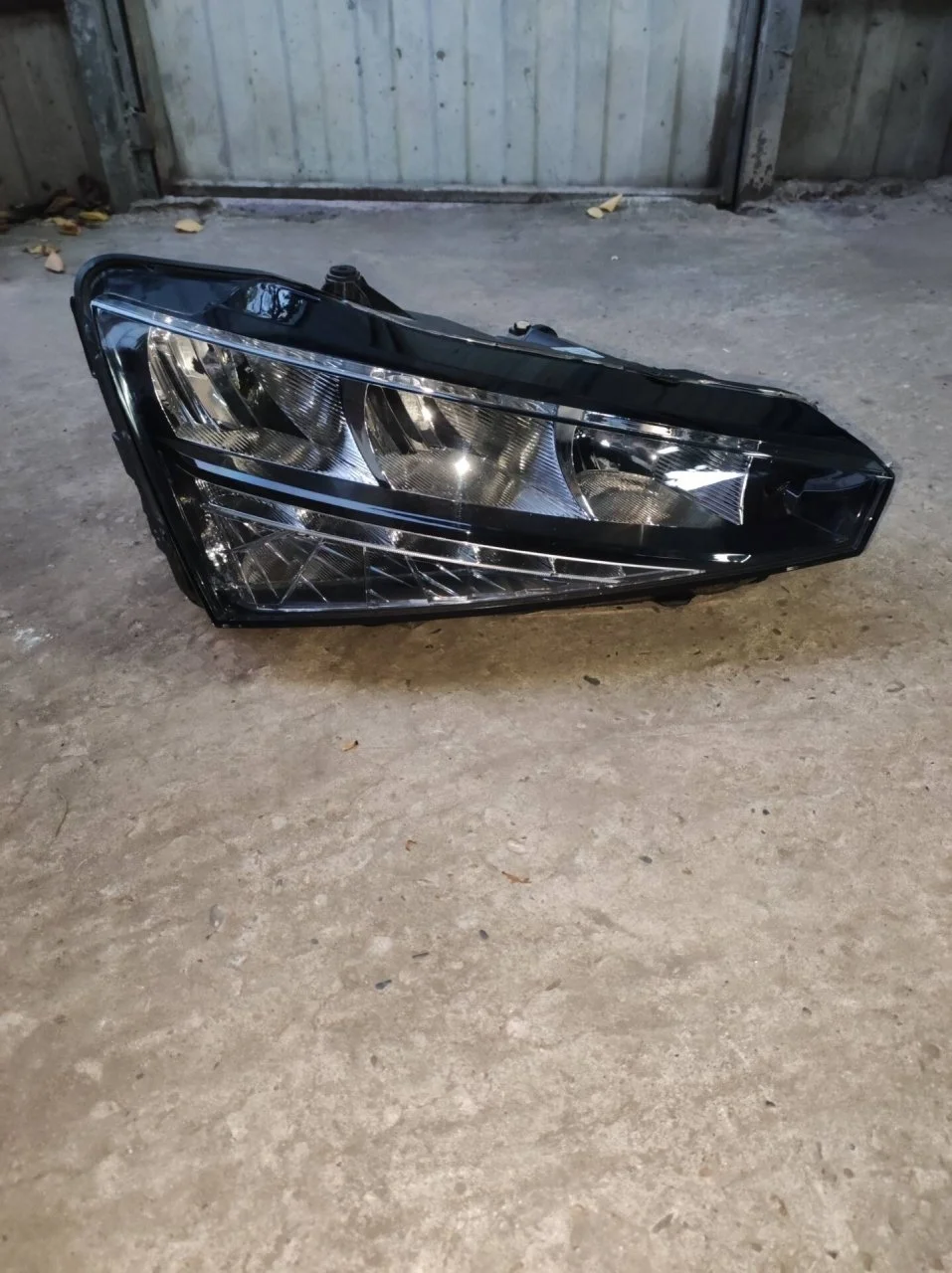 Блок фары Skoda Rapid 2 2019-2024 60U941020, правый