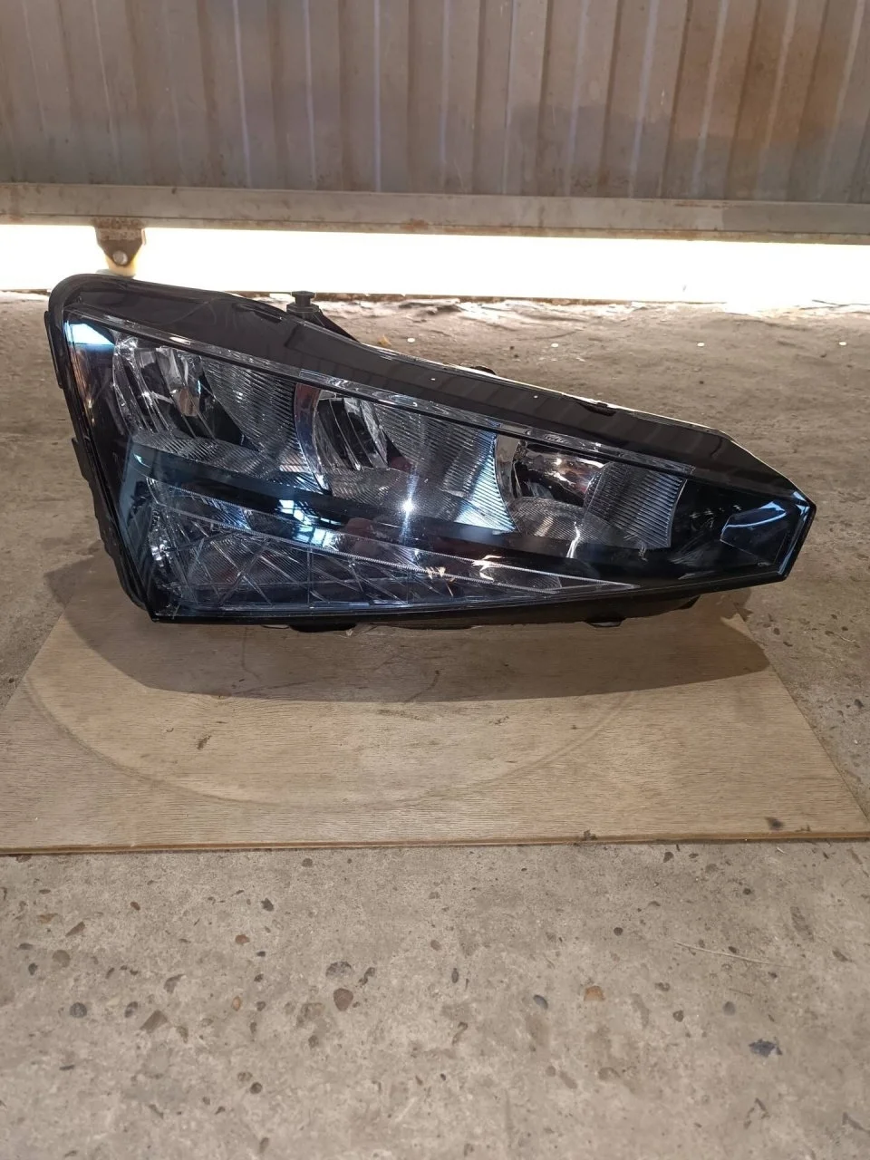 Блок фары Skoda Rapid 2 2019-2024 60U941020, правый