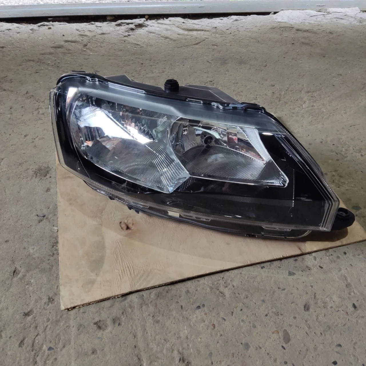 Блок фары Skoda Rapid 5JB941018, правый