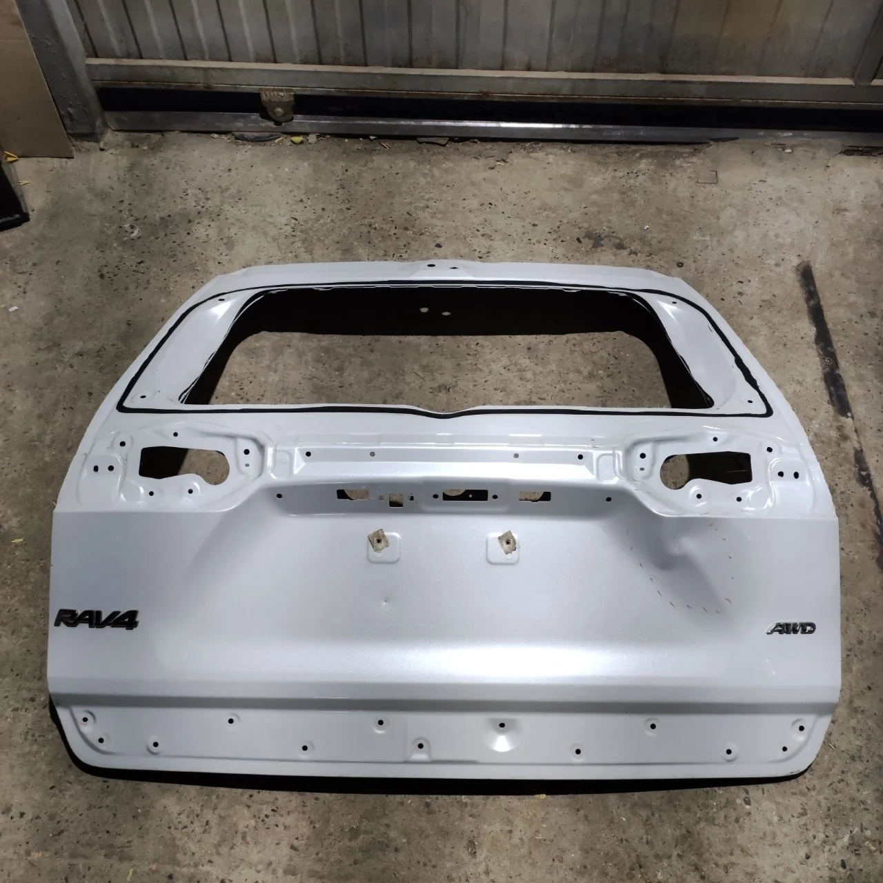 Крышка багажника Toyota Rav 4 5 A50 670050R370