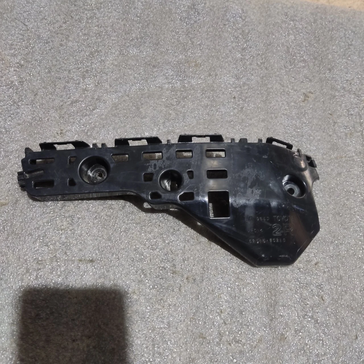 Кронштейн бампера Toyota Land Cruiser Prado 2023 5211560220, передний правый