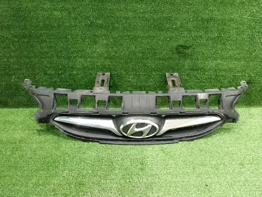 Решетка радиатора Hyundai Solaris I