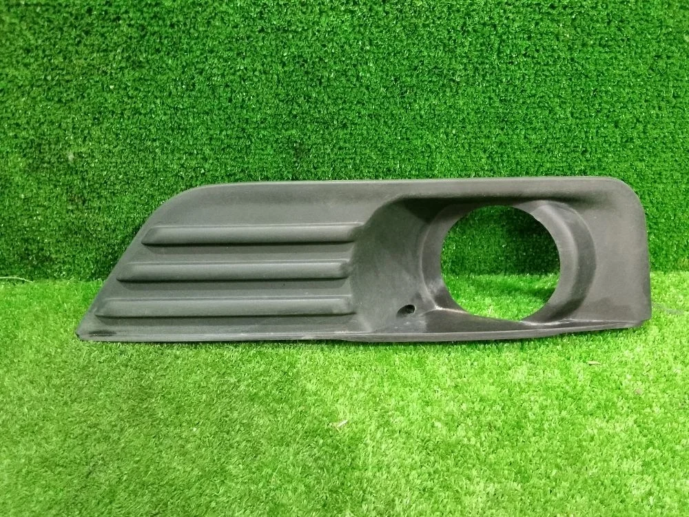 Накладка противотуманки правая Ford Focus 2