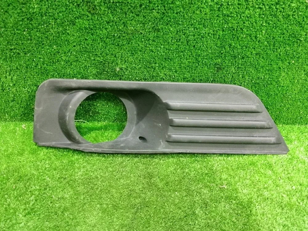Накладка противотуманки левая Ford Focus 2