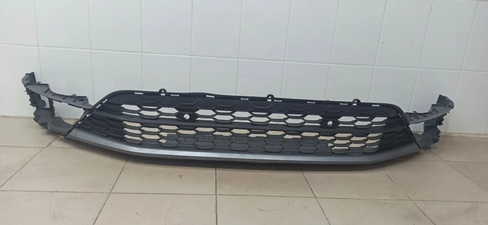 Накладка переднего бампера Volkswagen Tiguan 2