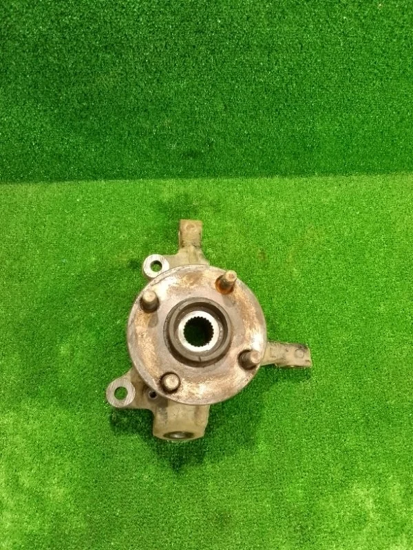 Кулак поворотный Toyota Corolla Fielder 121