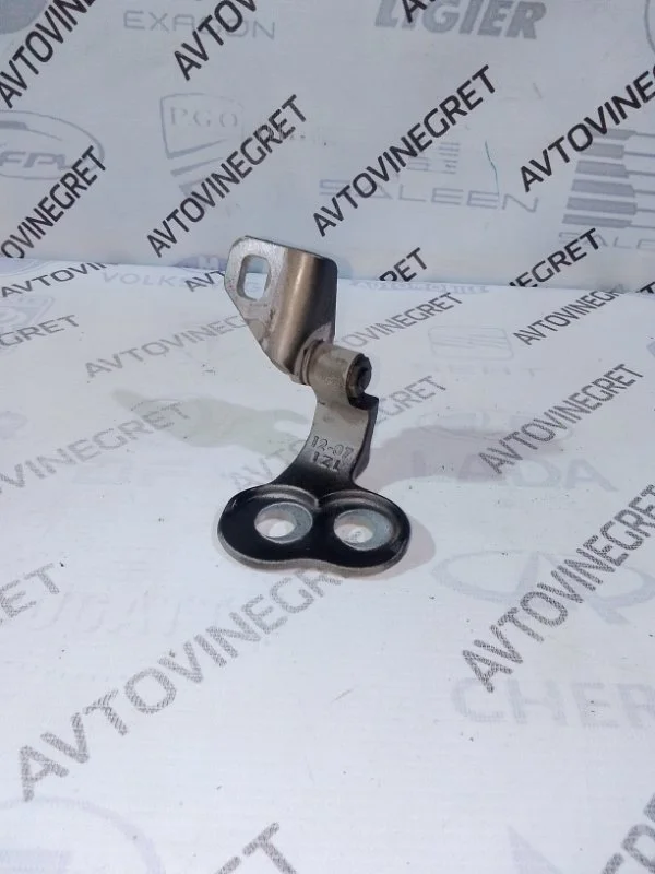 Петля двери передняя левая Ford Focus 3