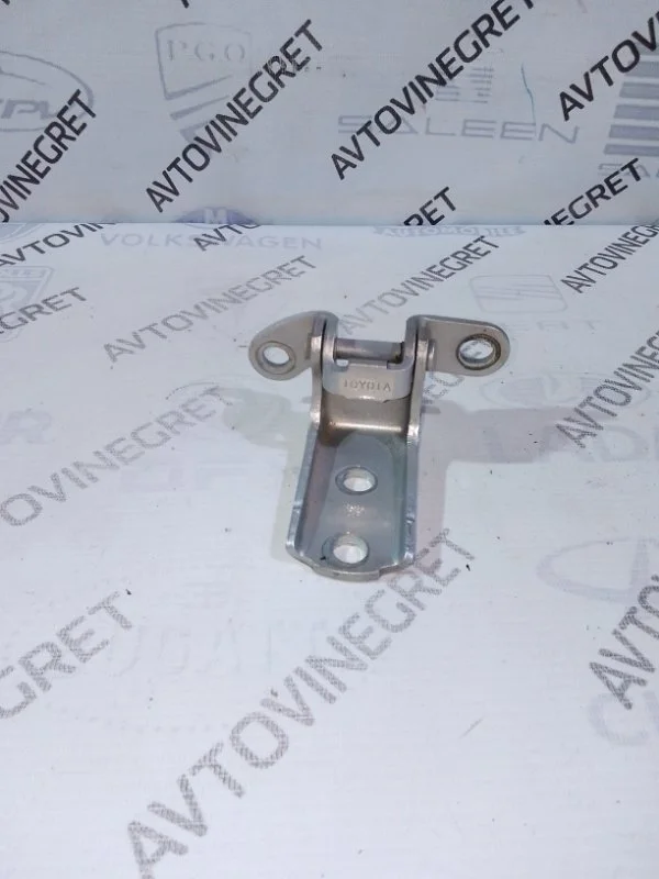 Петля двери задняя правая Toyota Avensis T250
