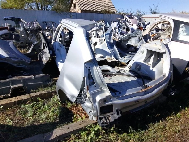 Крыло заднее левое Renault Sandero 1