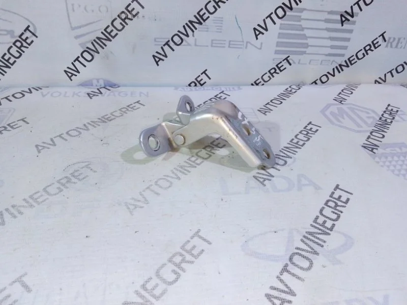 Петля двери задней правой нижняя Hyundai ix35