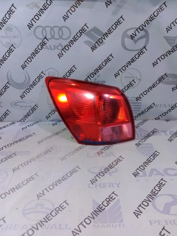 Фонарь левый Nissan Qashqai J10