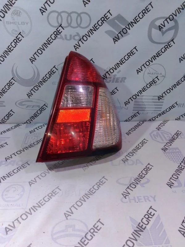 Фонарь правый Renault Symbol 1
