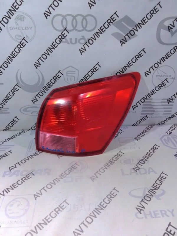 Фонарь правый Nissan Qashqai J10