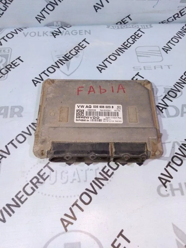 Блок управления двигателем Skoda Fabia BZG