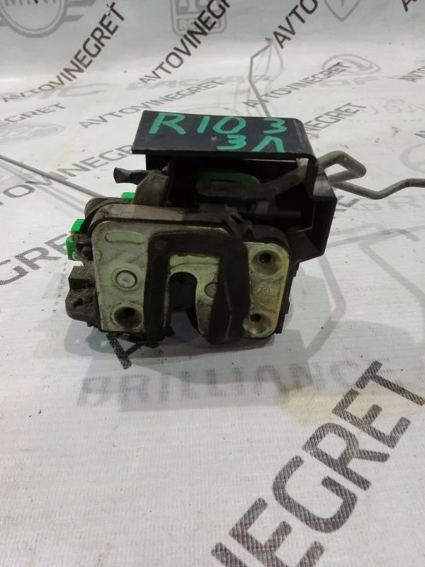Замок двери задней левой Kia Rio 3