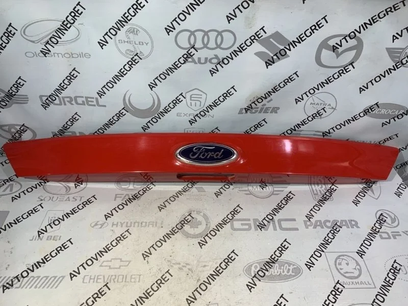 Накладка крышки багажника Ford Focus 3