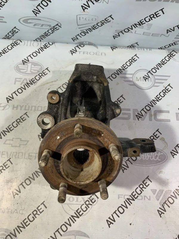 Кулак поворотный передний левый Ford Focus 3