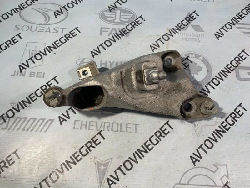 Кронштейн КПП левый Renault Duster 1 F4R 2.0