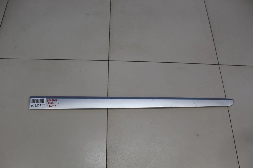 Молдинг двери правый передний для Mercedes M-klasse W164 ML 2005-2011