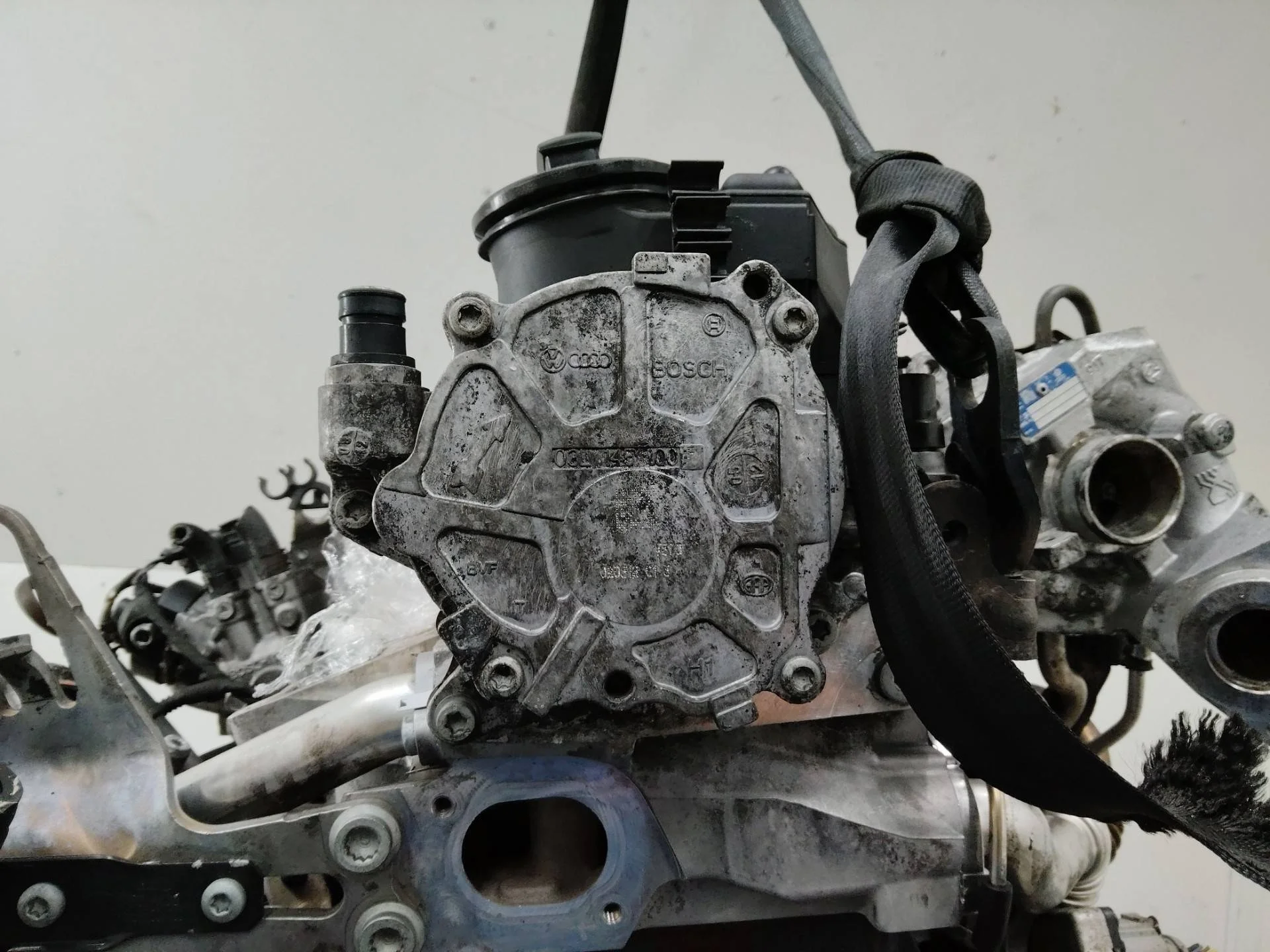вакуумный насос Audi Q3 8U