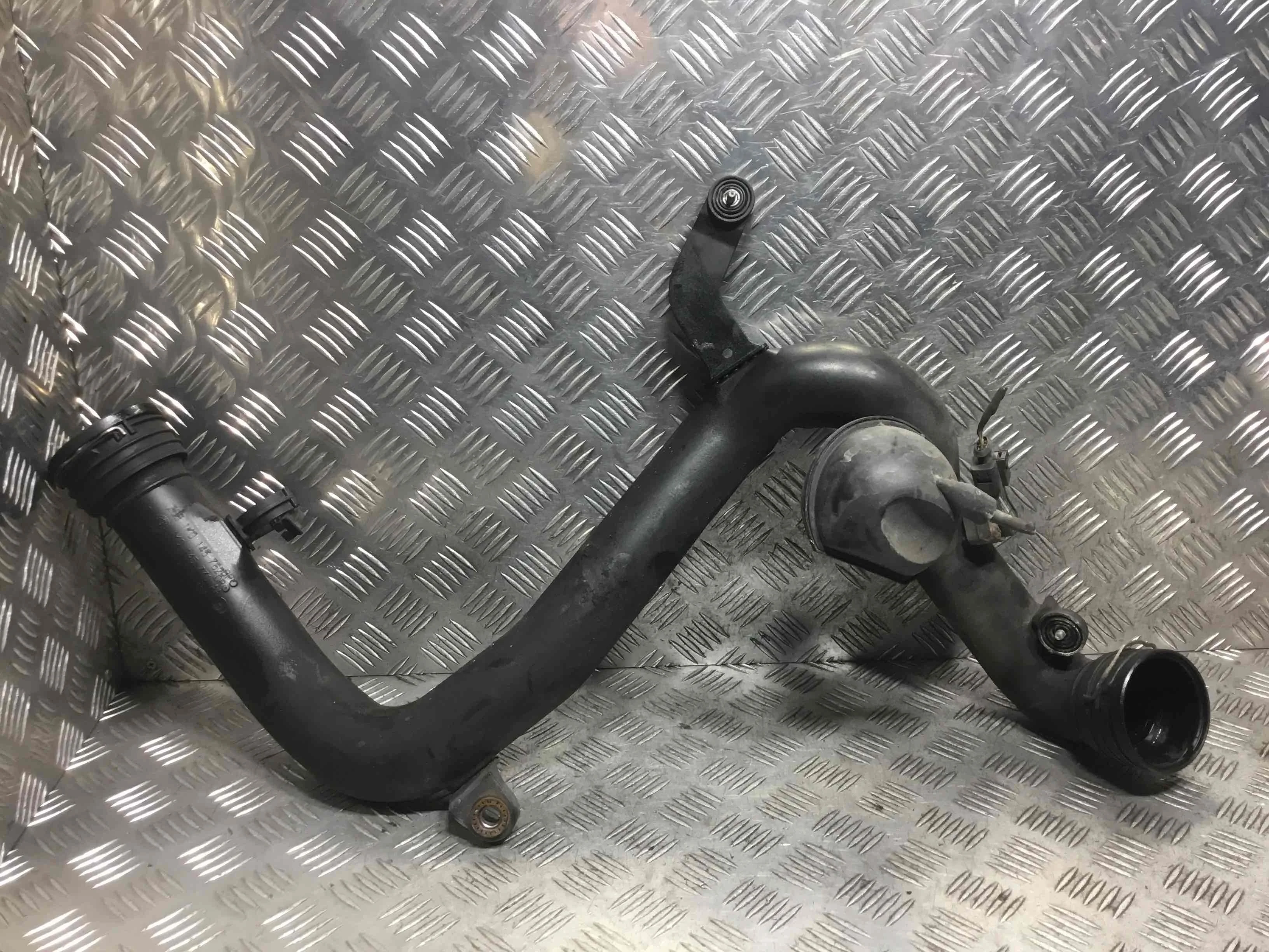 Патрубок интеркулера Volkswagen Golf 5 поколение (2004-2009) дизель 1.9 TDI Механика Х/б