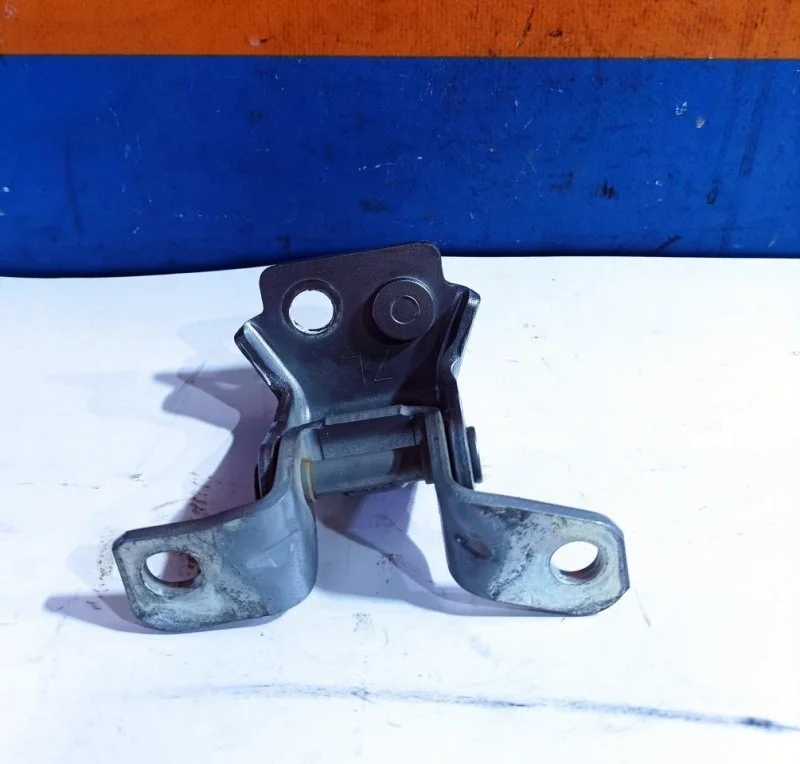 Петля двери Mazda Mazda 3 2013-2018 KD5373210A BM/BN, задняя левая
