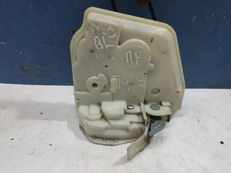 Замок двери Mazda Mazda 3 2009-2013 BBM458310C BL, передний правый