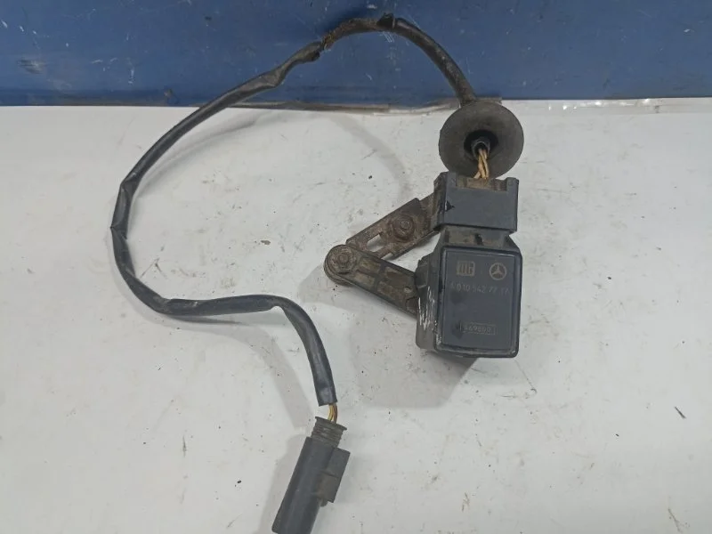 Датчик положения кузова Mercedes E A0105427717 W211