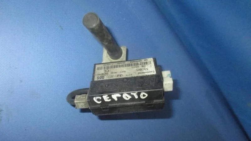 Блок приемника сигнала антенны Kia Cerato 2 2009-2013 954701M100 TD