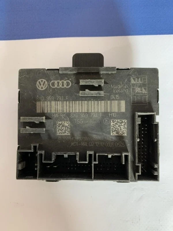 Блок управления дверью Audi Q3 8X0959793HZ00 8UB, передний левый