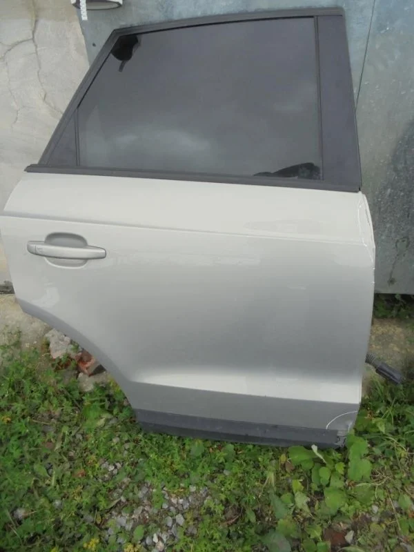 Дверь Audi Q3 8U0833052 8UB, задняя правая