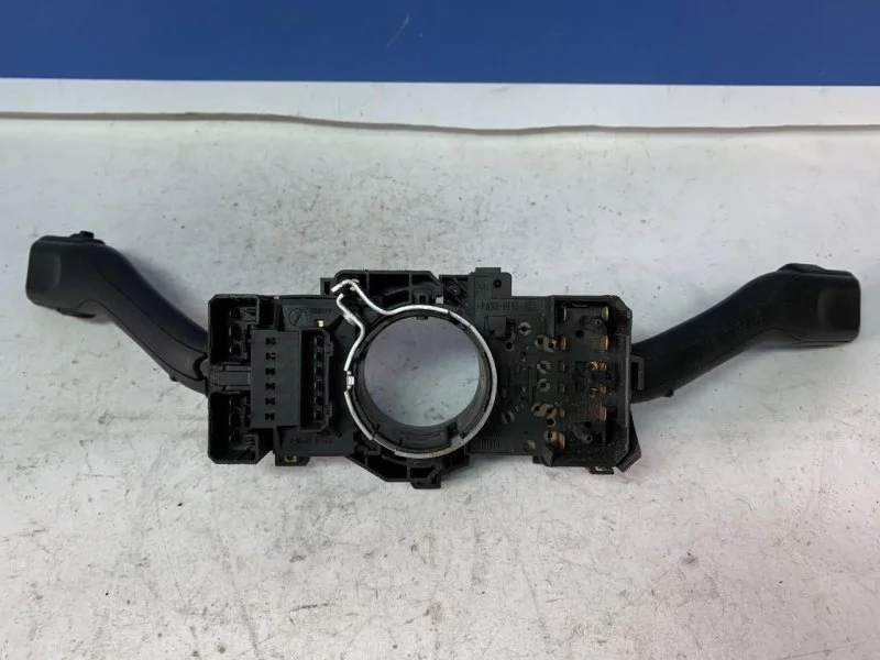Переключатель подрулевой Audi A6 Allroad 2000 - 2005 8L0953513G