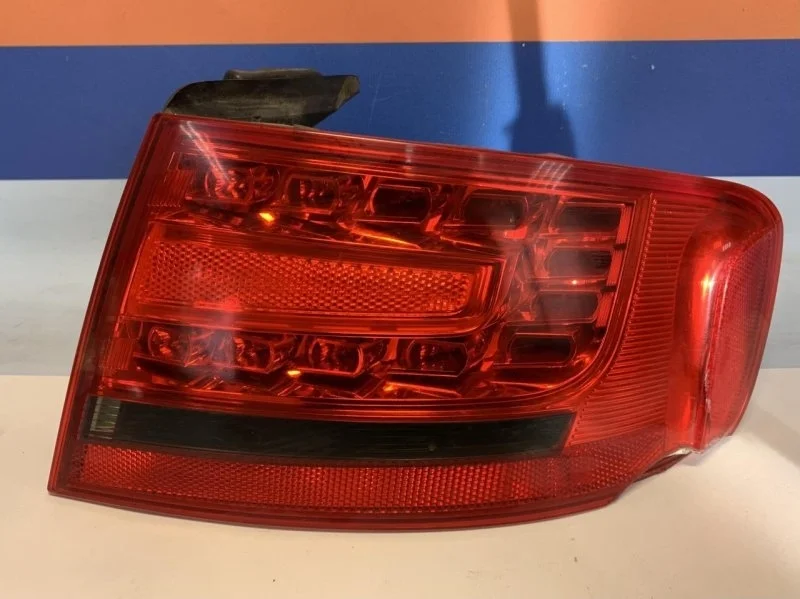 Фонарь наружный Audi A4 2007-2015 8K5945096K B8, задний правый