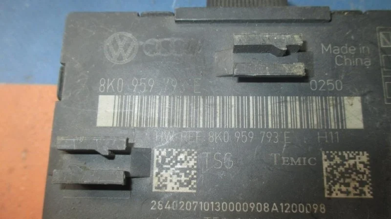 Блок управления дверью Audi Q5 2008-2017 8K0959793E 8R, передний