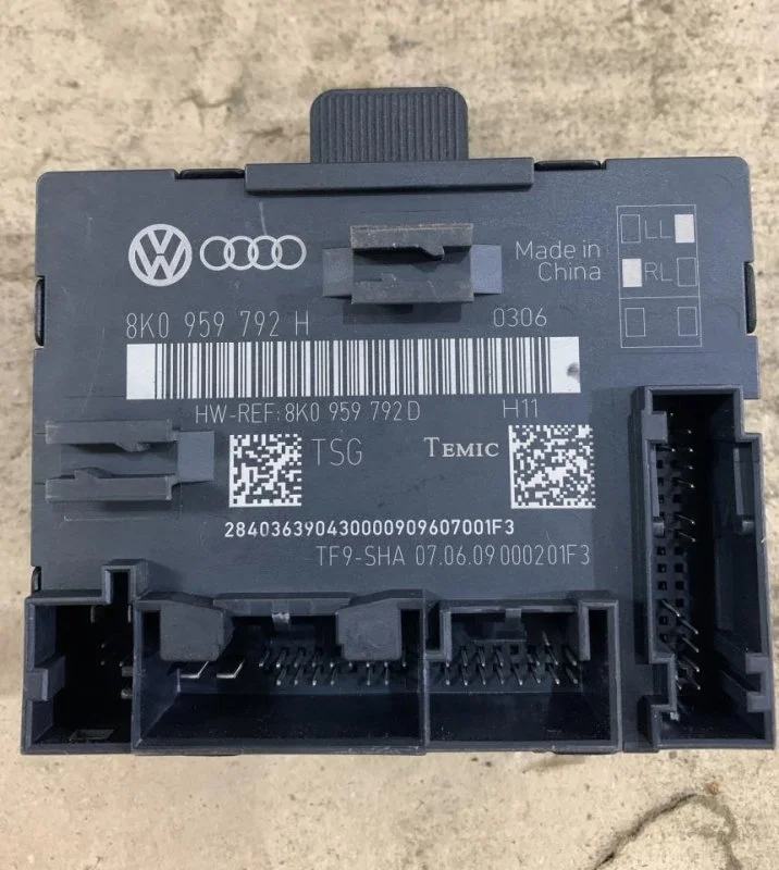 Блок двери Audi A4 2007-2015 8K0959792H B8, передний