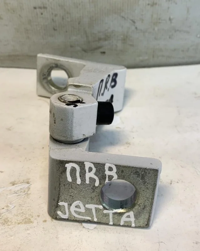 Петля двери Volkswagen Jetta 6 2014 8K0831402H 5C6 1.4 CAXA, передняя правая