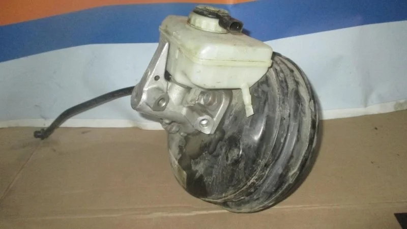 Цилиндр главный тормозной с бачком Audi A4 2007-2015 8K0611021B B8