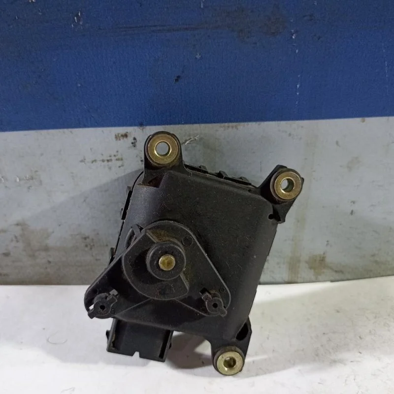 Моторчик заслонки печки Volkswagen Passat B5 2000 - 2005 8D1820511B