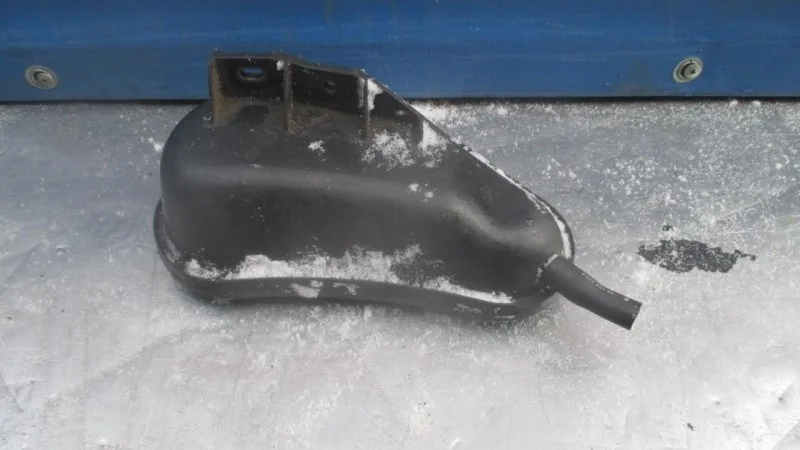 Ресивер воздушный Volkswagen Passat B5 2000 - 2005 8D0131541B