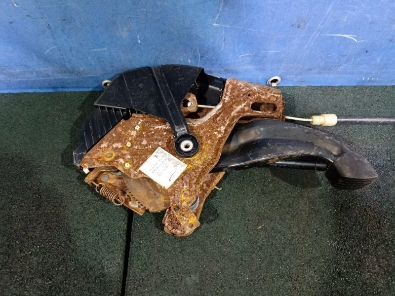 Ручник Volkswagen Touareg 1 2002 - 2010 7L0721797N 7L