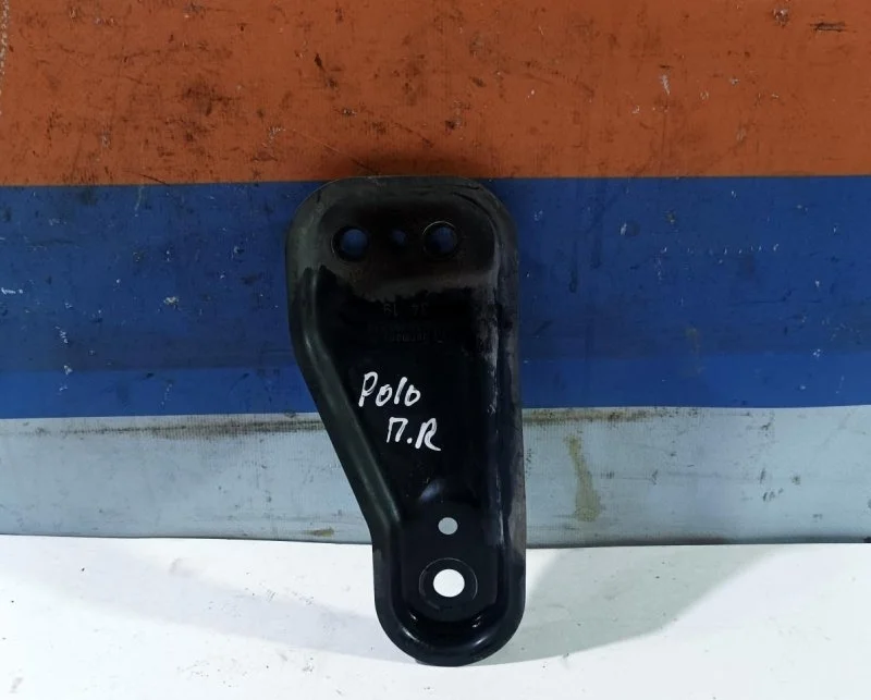 Кронштейн рычага Volkswagen Polo Sedan 2011-2020 6R0199518, передний правый