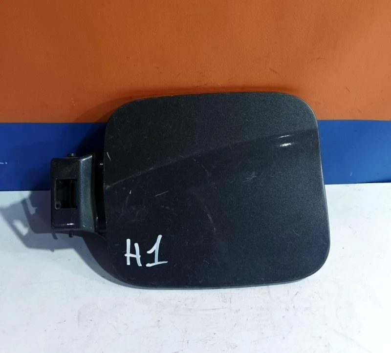 Лючок бензобака Hyundai Grand Starex 2007-2015 695104H000