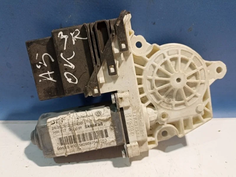 Моторчик стеклоподъемника Skoda Octavia A5 2004-2013 5K0959704ASK3 1Z, задний правый