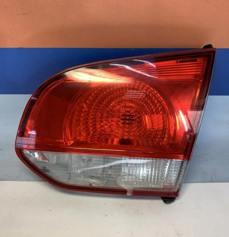Фонарь внутренний Volkswagen Golf 6 2009-2013 5K0945094AB, задний правый